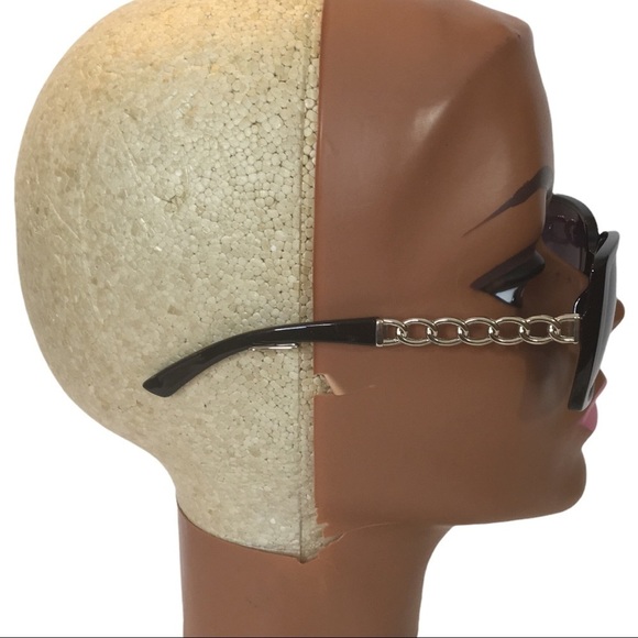 Oversized Black Sunglasses A Silver Chain Link Detail On The Arms - Picture 10 of 12